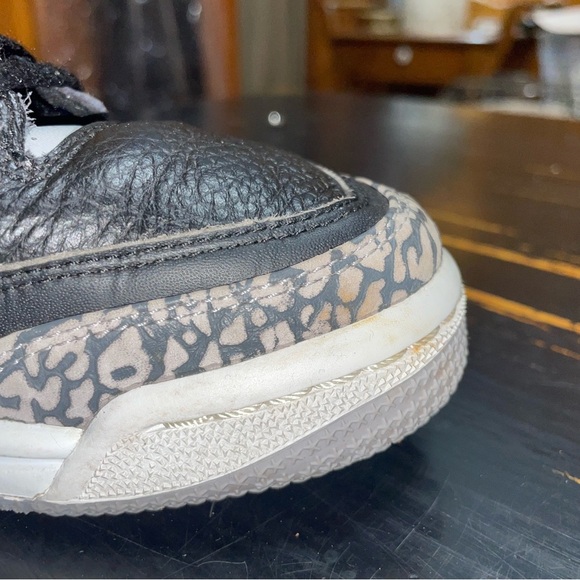 Jordan Kids Black and Red Sneakers - Picture 2 of 6